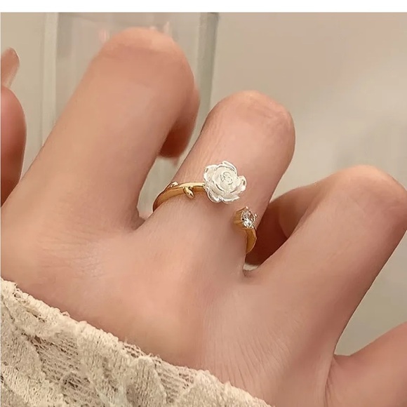 Jewelry - Flower ring